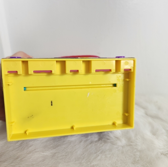 Polly Pocket Un-Box-It Playset Popcorn Bucket Movie Theater with Accessories - Picture 6 of 12